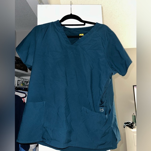 Assorted scrubs - Picture 3 of 13